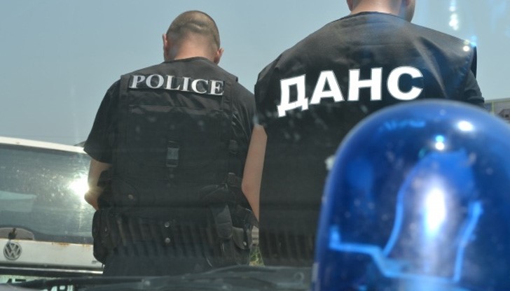 Двама полицаи са арестувани за корупционни практики Двама полицаи са арестувани за корупционни практики