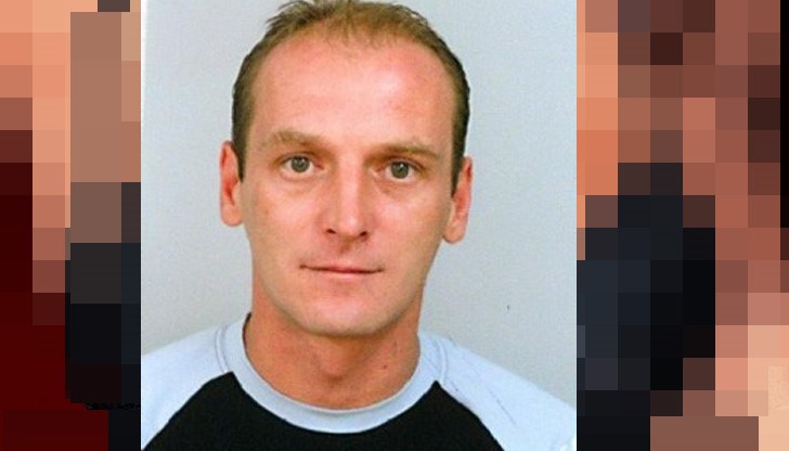 Мъжът е висок 175 см, слаб, с овално лице и пъстри очи, косата му е кестенява Мъжът е висок 175 см, слаб, с овално лице и пъстри очи, косата му е кестенява