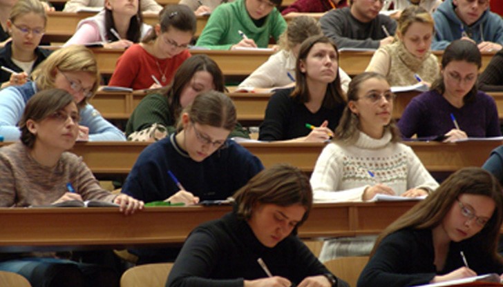 В някои университети са въведени задължителни ограмотителни курсове