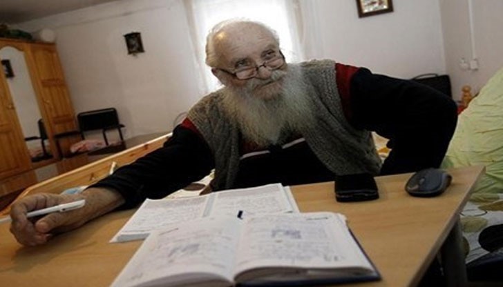 Пламъците избухнали в навес собственост на 69 годишния отец Иван Пламъците избухнали в навес собственост на 69 годишния отец Иван