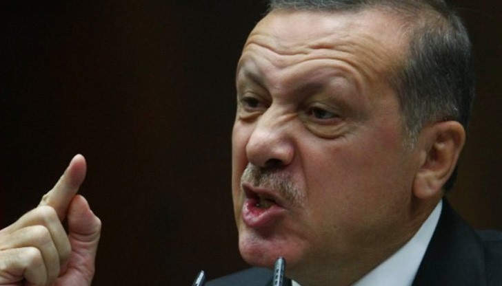 Междувременно, в страната цари хаос