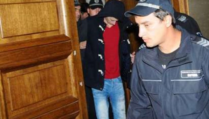 18-годишният Дани Мохамед Фахд ал Келани, който прегази с мерцедеса си 63-годишен мъж беше пуснат под домашен арест 18-годишният Дани Мохамед Фахд ал Келани, който прегази с мерцедеса си 63-годишен мъж беше пуснат под домашен арест