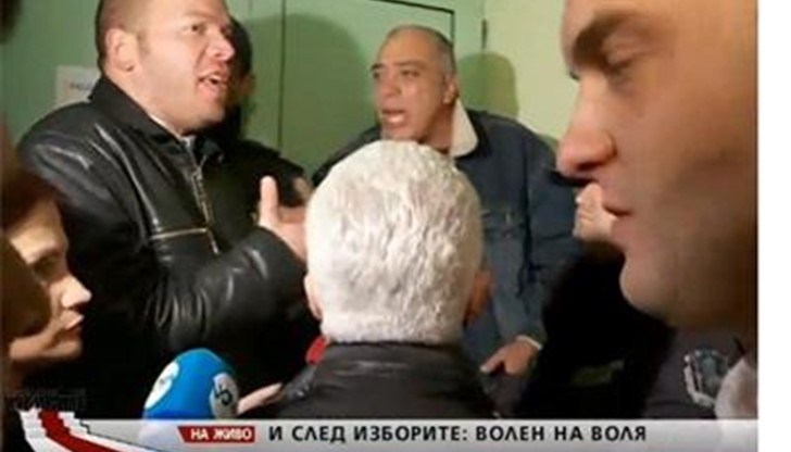 Лидерът на "Атака" Волен Сидеров и компания отново вилнеят в НАТФИЗ „Кръстьо Сарафов“ в столицата