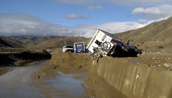 Проливни дъждове и град с големината на топка за голф причиниха бедствието Проливни дъждове и град с големината на топка за голф причиниха бедствието