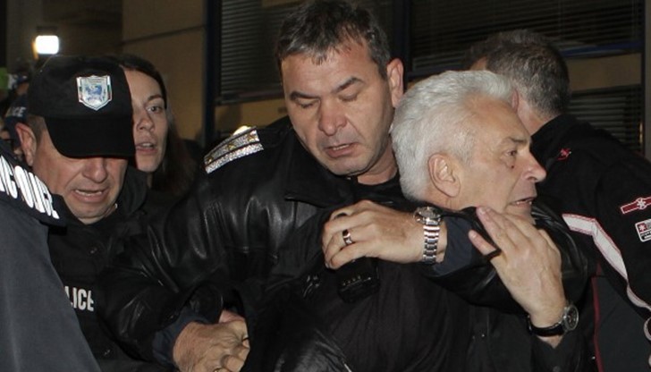 Воелн е възмутен от публикациите, че социалните ще отнемат детето му Воелн е възмутен от публикациите, че социалните ще отнемат детето му