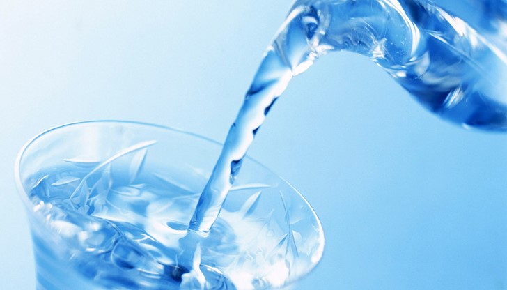 Колко чаши вода трябва да изпиете през деня, за да сте здрави и хидратирани?