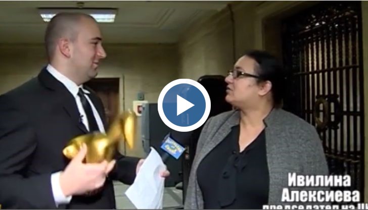 Боби Ваклинов връчи Златен скункс на Централната избирателна комисия за целия хаос