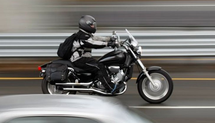 Мотористът ще остане ненаказан, защото като се движел срещу камерата, а регистрационният номер е само отзад