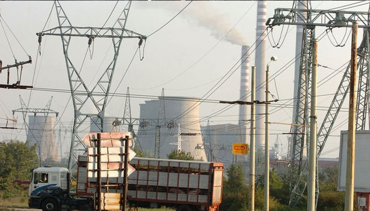 Хората недоволстват, че в различни квартали на града дружеството е извършило строително-ремонтни дейности, заради които улиците стоят разкопани в началото на зимния сезон Хората недоволстват, че в различни квартали на града дружеството е извършило строително-ремонтни дейности, заради които улиците стоят разкопани в началото на зимния сезон