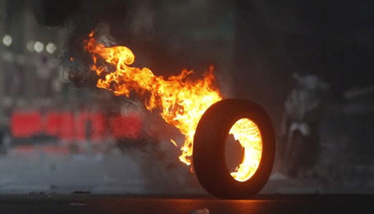 При пожара са нанесени щети на други два автомобила