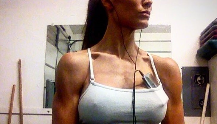 Учителката пуснала свои горещи снимки в Instagram, които според разгневените родители били "порнографски"