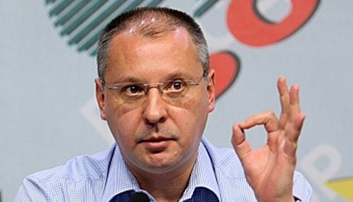 „За съжаление ние не можахме да стоим до края, с малки деца не може да се стои до късно", призна Станишев