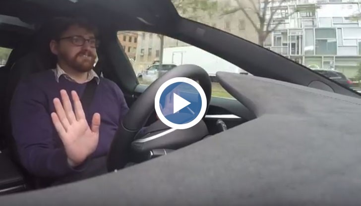 Моделът Model S придобива полу-автономни характеристики, докосващи мечтите на бъдещите поколения