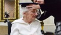 Тя взе диплома за средно на 97 години