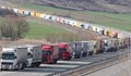 20 километра опашка от тирове чакат да преминат на Капитан Андреево