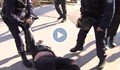 Полицията изтласка със сила симпатизанти на Волен