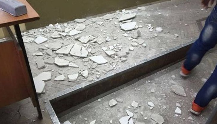 Учителката била най-близо до падналите отломки