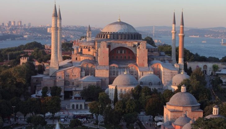 Руската страна смята за необходимо да се припомни, че Света София в Истанбул е сред най-старите християнски църкви