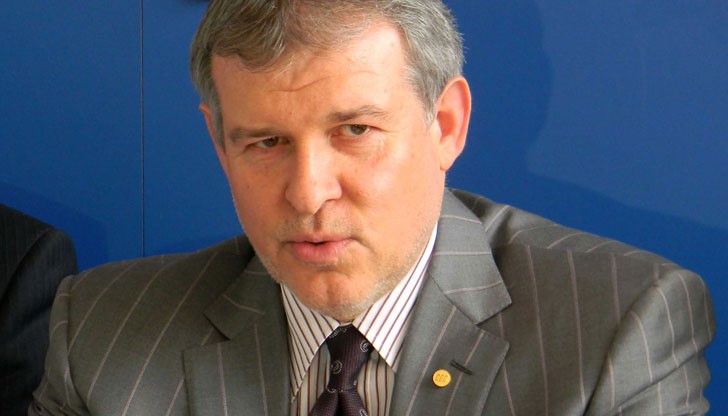 Румен Христов: С този данък се посяга на най-уязвимата категория граждани - тези, които живеят в малките населени места Румен Христов: С този данък се посяга на най-уязвимата категория граждани - тези, които живеят в малките населени места