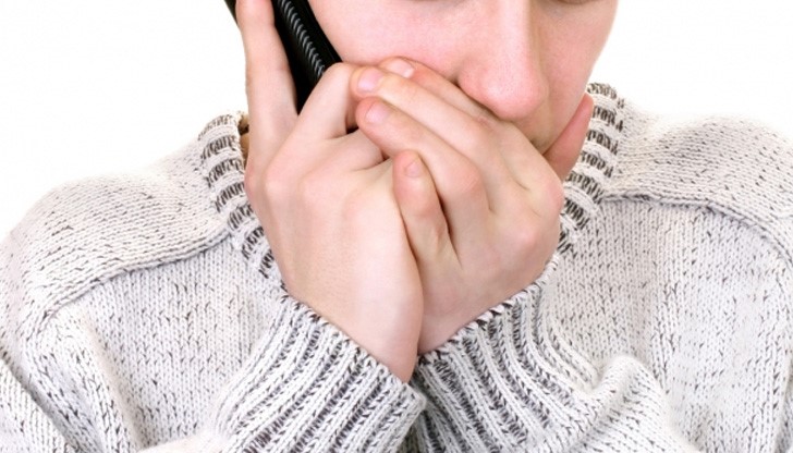 Той получил обаждане около 13:45 ч. на домашния си телефон от мъж, който се представил за служител на магазин "Зора" Той получил обаждане около 13:45 ч. на домашния си телефон от мъж, който се представил за служител на магазин "Зора"