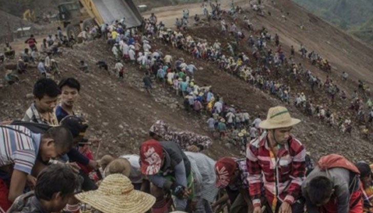 Свлачището е станало в ранните часове на неделя сутрин Свлачището е станало в ранните часове на неделя сутрин