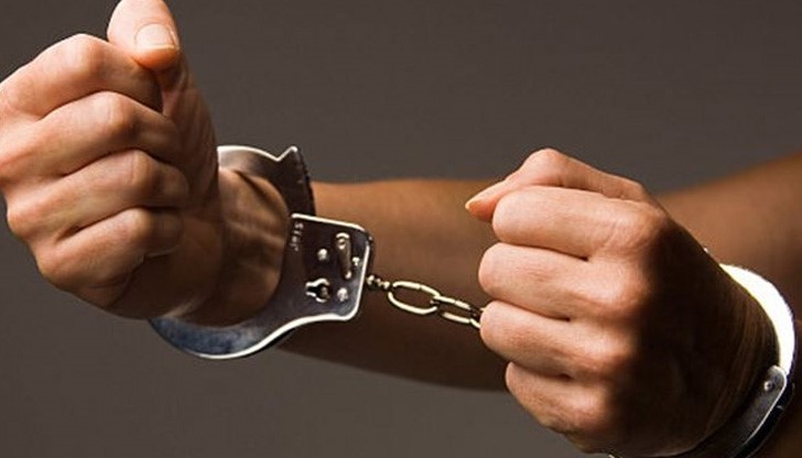 Разяреният мъж е задържан за срок до 24 часа Разяреният мъж е задържан за срок до 24 часа