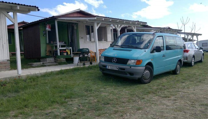 Откраднат е този бус Мерцедес Вито 97 г. Р 5223 РМ