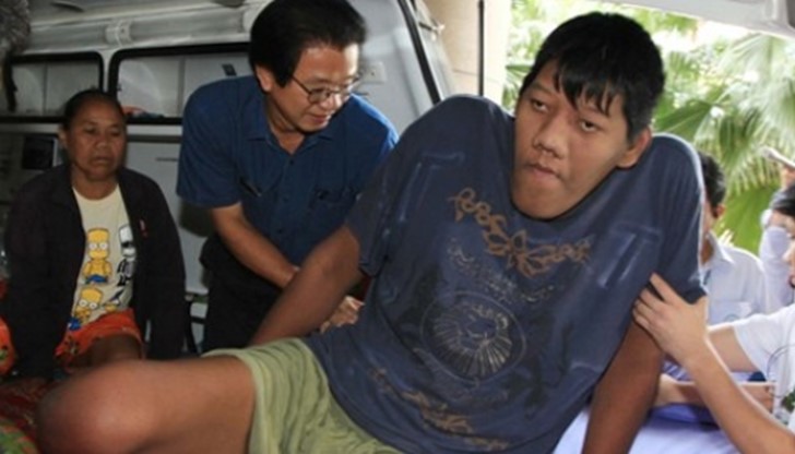 Порнчай Саосри беше висок 269 см. и страдаше от много заболявания, предизвикани от хормонални проблеми Порнчай Саосри беше висок 269 см. и страдаше от много заболявания, предизвикани от хормонални проблеми