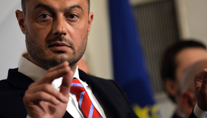 Искам незабавното уволнение на министрите на МВР и на отбраната Искам незабавното уволнение на министрите на МВР и на отбраната