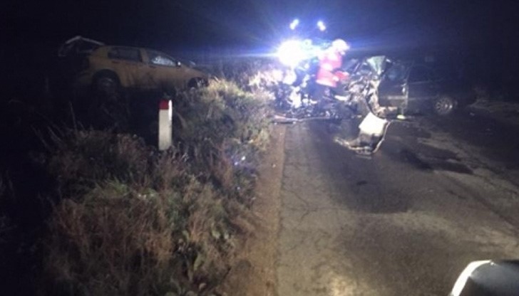 Полицаи правят оглед на местопроизшествието Полицаи правят оглед на местопроизшествието