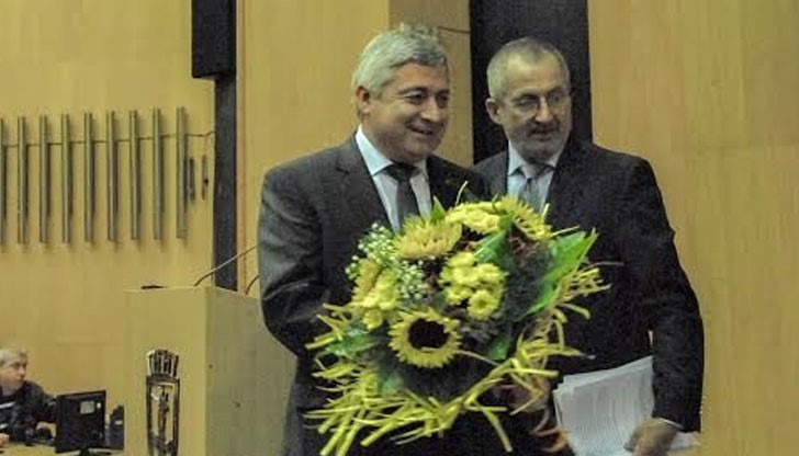 Ректорът на Русенския университет проф. Христо Белоев бе избран за председател на 51-местния Общински съвет в Русе Ректорът на Русенския университет проф. Христо Белоев бе избран за председател на 51-местния Общински съвет в Русе