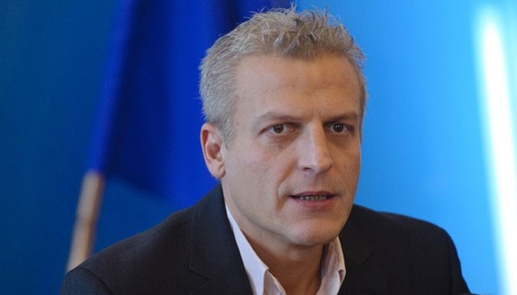 Няма да познаете за какви пари става въпрос, но сигурно ще познаете, че комисионната ще отиде при… министър Москов Няма да познаете за какви пари става въпрос, но сигурно ще познаете, че комисионната ще отиде при… министър Москов