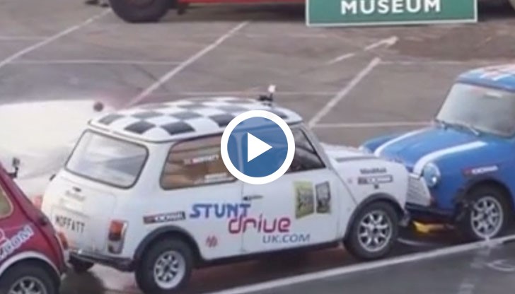 Каскадьорът успя да паркира между две коли на разстояние от общо 34 сантиметра