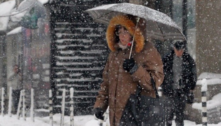 В цялата страна е в сила предупредителен жълт код заради интензивни валежи от дъжд, на места от сняг, очаква се отново и силен вятър В цялата страна е в сила предупредителен жълт код заради интензивни валежи от дъжд, на места от сняг, очаква се отново и силен вятър