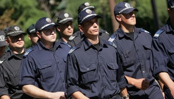 Полицейските синдикати ще организират ефективни протести, ако бъдат намалени възнагражденията при пенсиониране в МВР Полицейските синдикати ще организират ефективни протести, ако бъдат намалени възнагражденията при пенсиониране в МВР