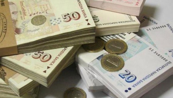 Най-голямо количество ДЦК на аукциона придобиха банките – 92,45%, а останалата част, в размер на 7,55%, бяха закупени от пенсионни фондове Най-голямо количество ДЦК на аукциона придобиха банките – 92,45%, а останалата част, в размер на 7,55%, бяха закупени от пенсионни фондове