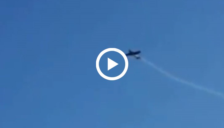 Пилотът е изваден от водата жив, но по-късно е починал в болница от получените травми