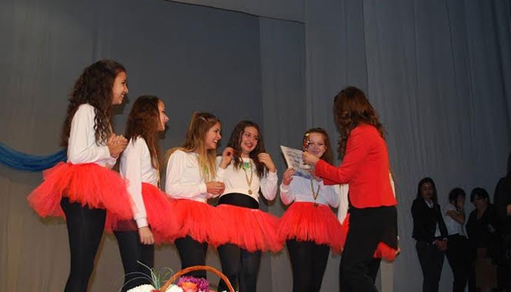 Журито на конкурса остана истински очаровано от представянето на състава, прекрасния артистизъм и отлично сценично поведение и определи танцьорите за безспорни първенци във всичките си изпълнения