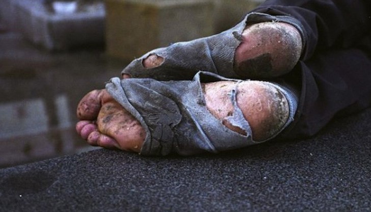 Душко даде последните си пари за няколко туби бензин