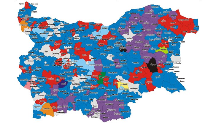 Карта на България, на която е отбелязано коя политическа сила доминира в съответния общински съвет
