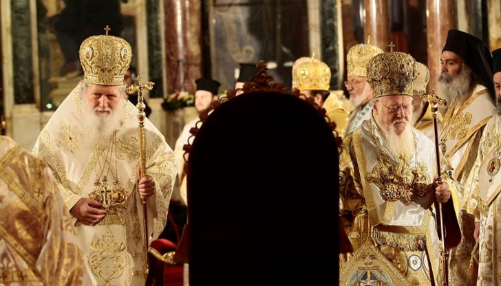 Събитието е организирано от Неофит и забележете е платено от българската църква