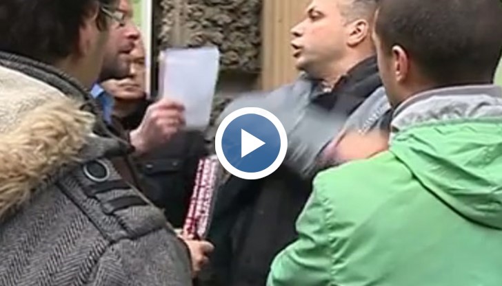 По-рано днес Анатоли Лазаров отрече да е удрял Сидеров и нарече видеото монтаж