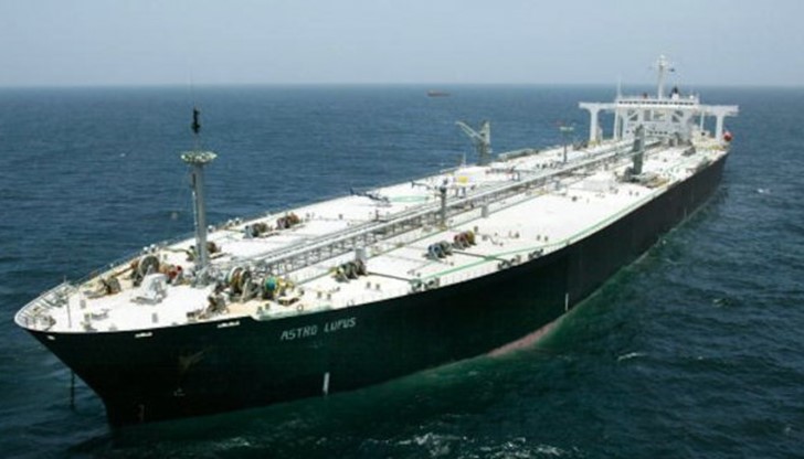 Руски танкер, който заседна в плитчина край остров Сахалин