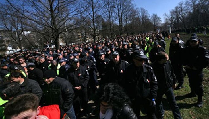 Огромна Свинщина е този полицейски протест. И точка