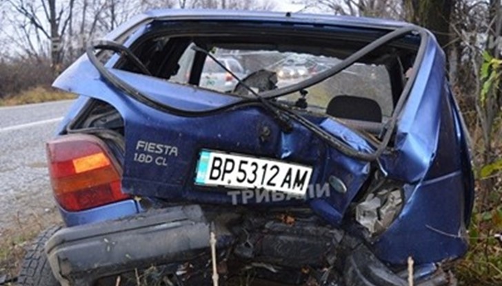 Тежка катастрофа е станала тази нощ на първия завой след разклона за врачанското село Веслец Тежка катастрофа е станала тази нощ на първия завой след разклона за врачанското село Веслец