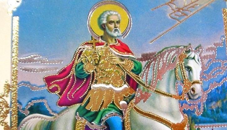 Името му означава "месечина, луна" Името му означава "месечина, луна"