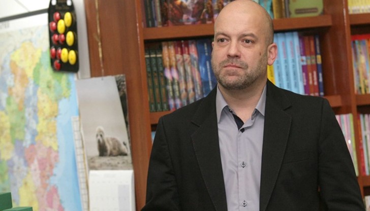 Всичко е по-важно от културата - пътищата, дискотеките, кръчмите и бардаците. Всичко това е по-важно, защото това е ценностната система на властта Всичко е по-важно от културата - пътищата, дискотеките, кръчмите и бардаците. Всичко това е по-важно, защото това е ценностната система на властта