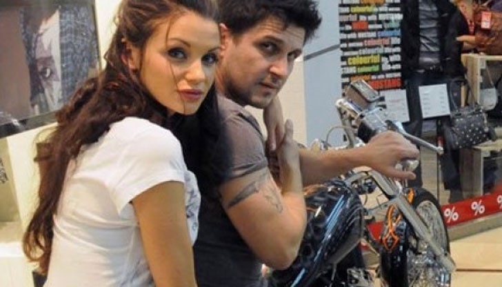 Единственият свидетел на церемонията било бебето им Борил