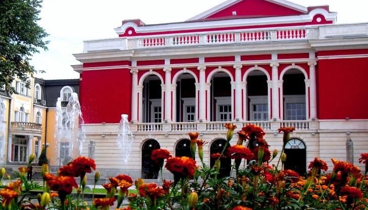 Русенска опера ще представи утре в зала „Филхармония“ младата пианистка Лили Богданова Русенска опера ще представи утре в зала „Филхармония“ младата пианистка Лили Богданова