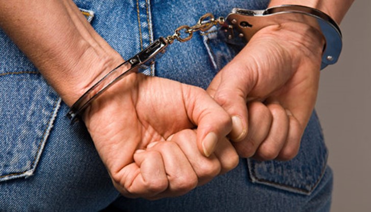 22-годишен, криминално проявен младеж, е арестуван в Добрич за изнасилване на две стари жени